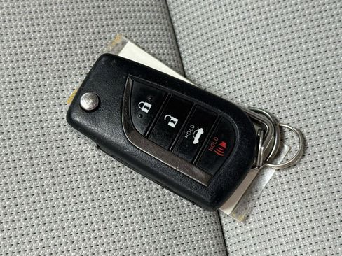 Used 2022 Toyota Corolla LE FWD image 39