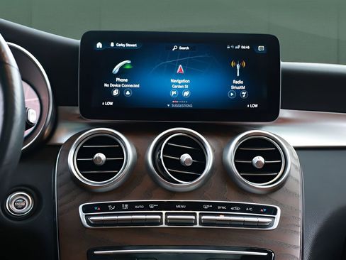 Used 2021 Mercedes-Benz GLC 300 4MATIC image 24