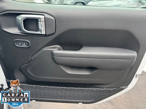 Used 2024 Jeep Wrangler Sport S image 16