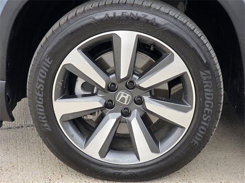 Used 2025 Honda Pilot Touring image 10