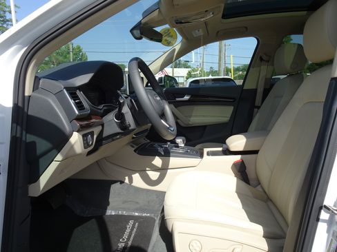 Used 2019 Audi Q5 2.0T Premium Plus w/ Premium Plus Package AWD/4WD image 8