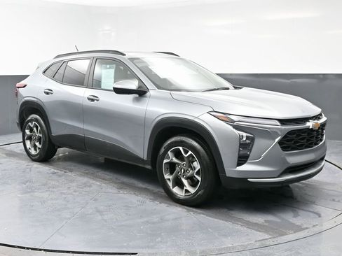 Used 2024 Chevrolet Trax LT FWD image 3