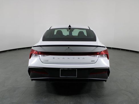 Certified 2025 Hyundai Elantra SEL image 7
