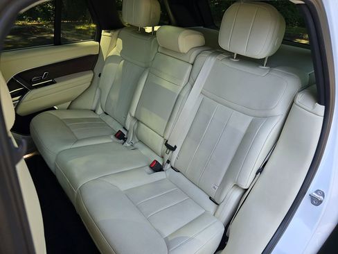 Used 2023 Land Rover Range Rover SE image 16