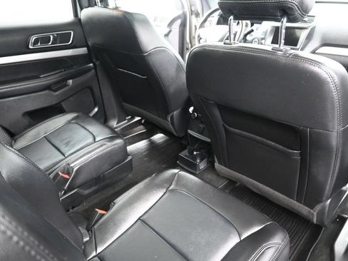 Used 2017 Ford Explorer XLT w/ Equipment Group 202A AWD/4WD image 24