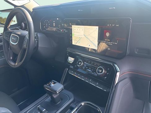 Used 2024 GMC Sierra 1500 AT4 w/ Technology Package image 5