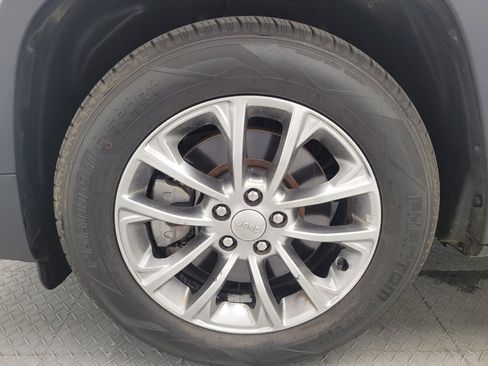 Used 2019 Jeep Cherokee Latitude Plus image 31