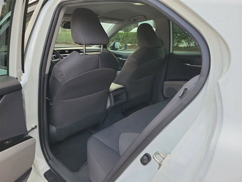 Used 2020 Toyota Camry LE image 9