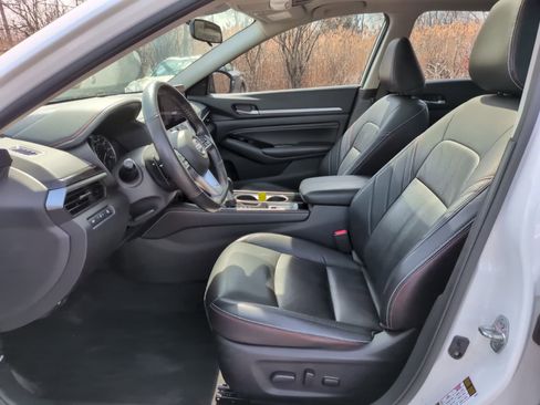 Used 2023 Nissan Altima 2.5 SR w/ SR Premium Package image 17