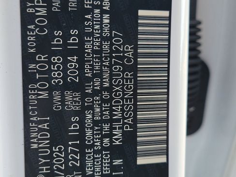 Certified 2025 Hyundai Elantra Sport image 31