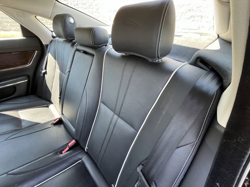 Used 2019 Jaguar XJ R-Sport image 32