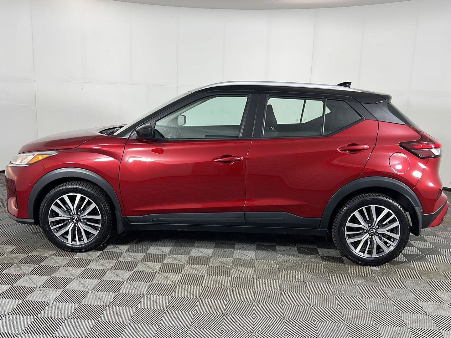 Used 2023 Nissan Kicks SV FWD image 12