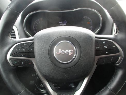 Used 2018 Jeep Grand Cherokee Limited image 21