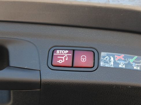 Used 2025 Mercedes-Benz GLE 350 4MATIC image 13