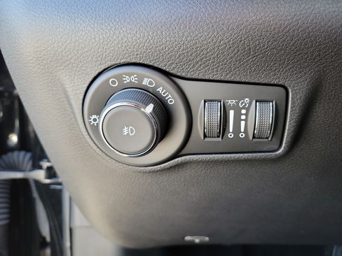 Used 2024 Jeep Compass Latitude AWD/4WD image 21