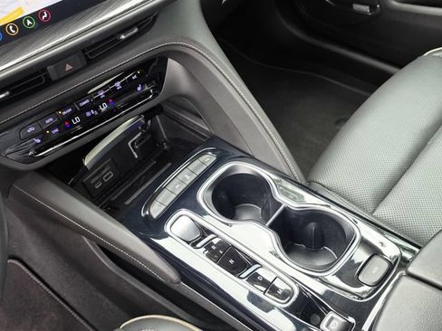 Used 2021 Buick Envision Essence w/ Technology Package I FWD image 21