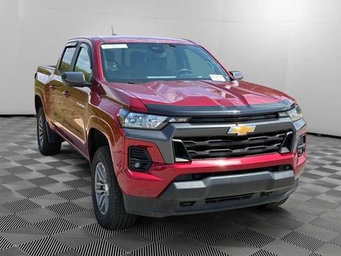 Used 2024 Chevrolet Colorado LT w/ LT Convenience Package AWD/4WD image 7