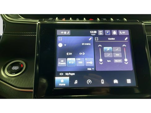 Used 2024 Jeep Grand Cherokee L Altitude AWD/4WD image 13