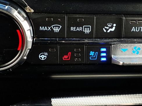 Used 2022 Ford F150 Lariat w/ Equipment Group 502A High AWD/4WD image 14