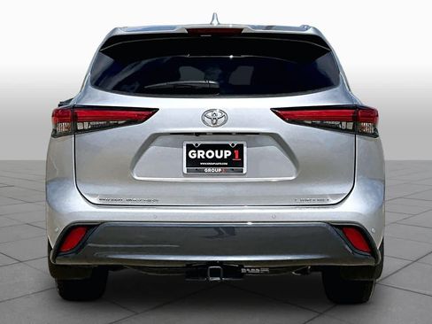 Used 2023 Toyota Highlander Limited FWD image 5