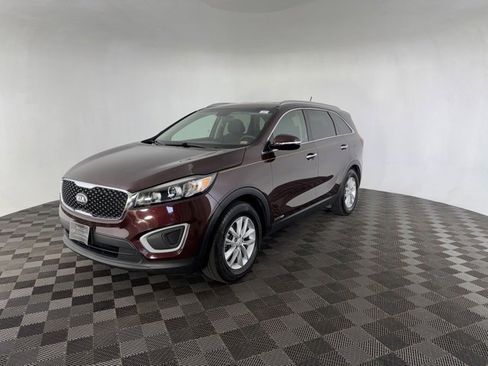 Used 2018 Kia Sorento LX image 3