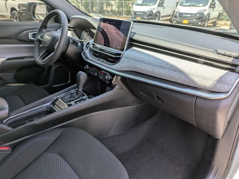 Used 2023 Jeep Compass Sport image 28