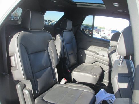 Certified 2023 Chevrolet Traverse Premier w/ Redline Edition image 23