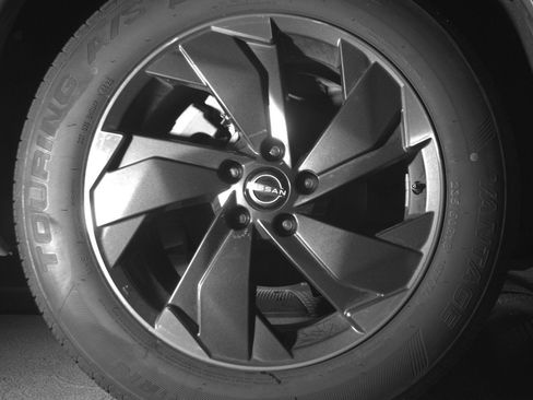 Used 2025 Nissan Rogue SV AWD/4WD image 15