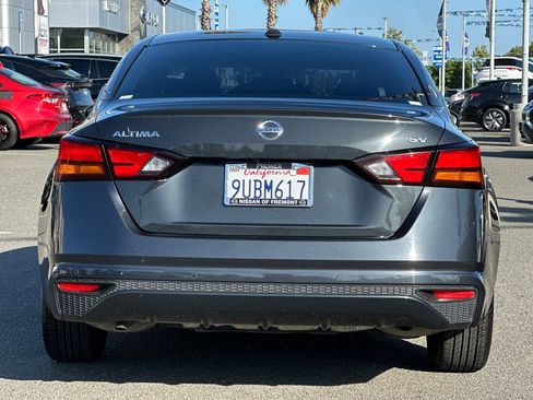 Used 2022 Nissan Altima 2.5 SV FWD image 5