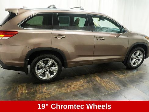 Used 2019 Toyota Highlander Limited AWD/4WD image 4