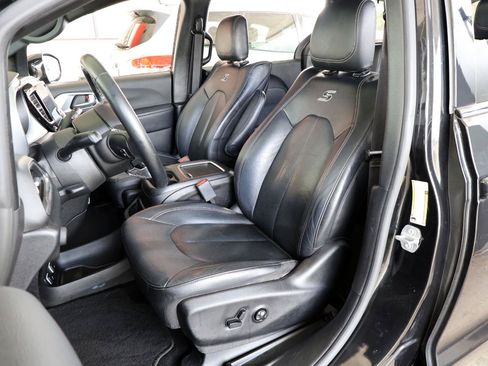 Used 2019 Chrysler Pacifica Touring-L Plus w/ Advanced Safetytec Group FWD image 14