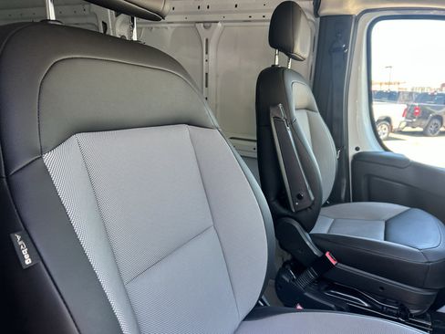Used 2026 RAM ProMaster 2500 w/ Convenience Group FWD image 17