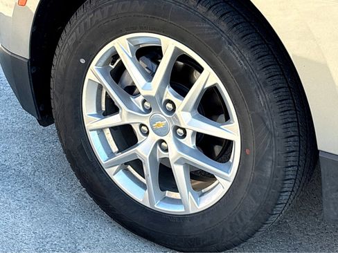 Used 2024 Chevrolet Equinox LT image 18