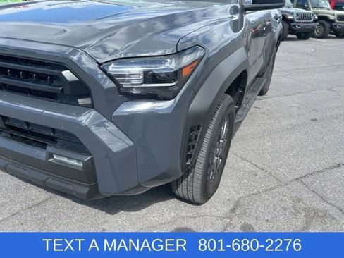 Used 2025 Toyota 4Runner SR5 AWD/4WD image 11