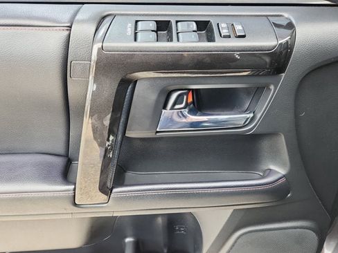 Used 2020 Toyota 4Runner Venture w/ Moonroof Package image 18