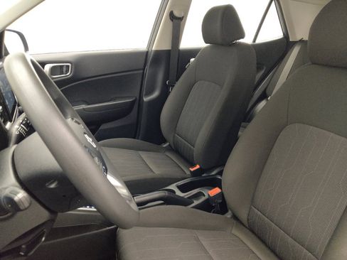 Used 2021 Hyundai Venue SE image 17