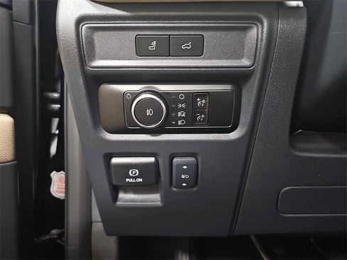 Used 2023 Ford Expedition Limited image 27