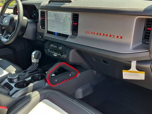 New 2026 Ford Bronco Outer Banks w/ Sasquatch Package AWD/4WD image 13