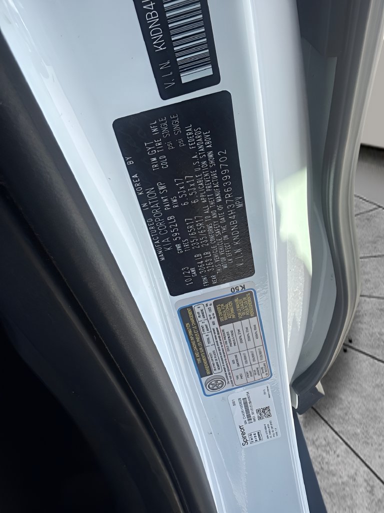 Used 2024 Kia Carnival LX FWD image 23
