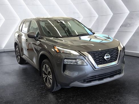 Used 2023 Nissan Rogue SV image 1