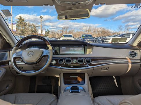 Used 2017 Mercedes-Benz S 550 4MATIC Sedan image 43