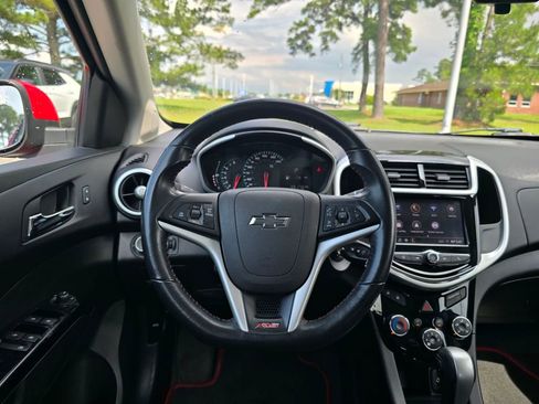 Certified 2020 Chevrolet Sonic LT FWD image 13
