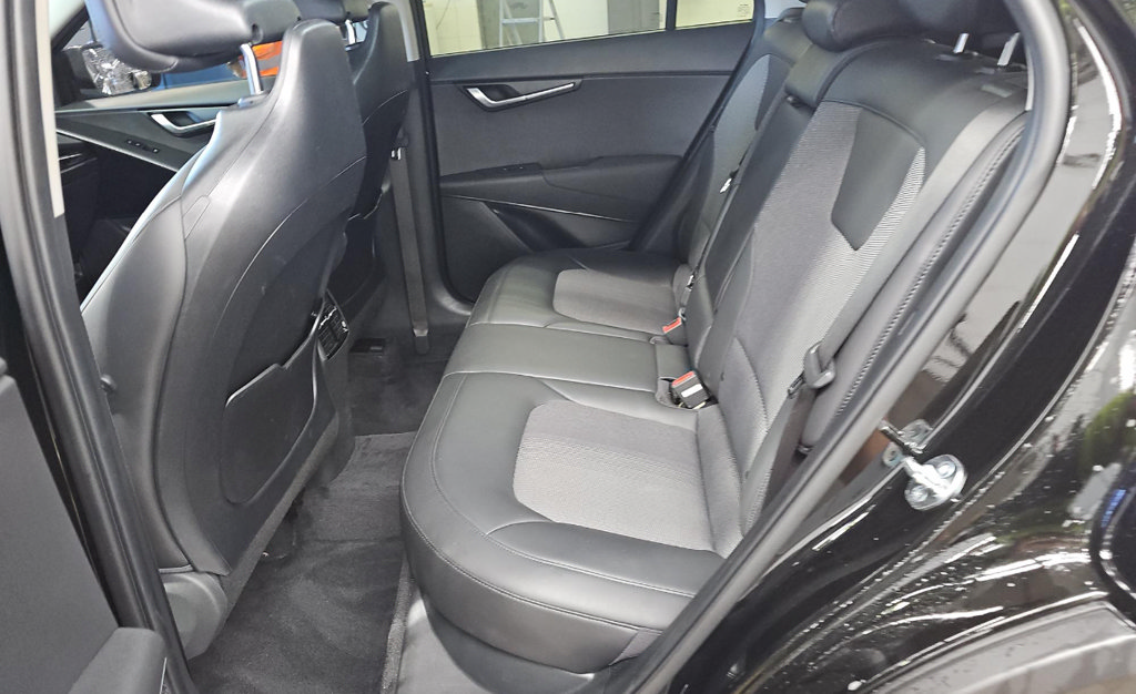 Used 2025 Kia Niro EX w/ EX Cold Weather Package FWD image 16