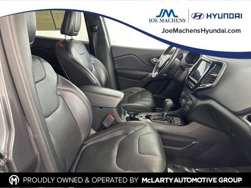 Used 2019 Jeep Cherokee Limited image 22