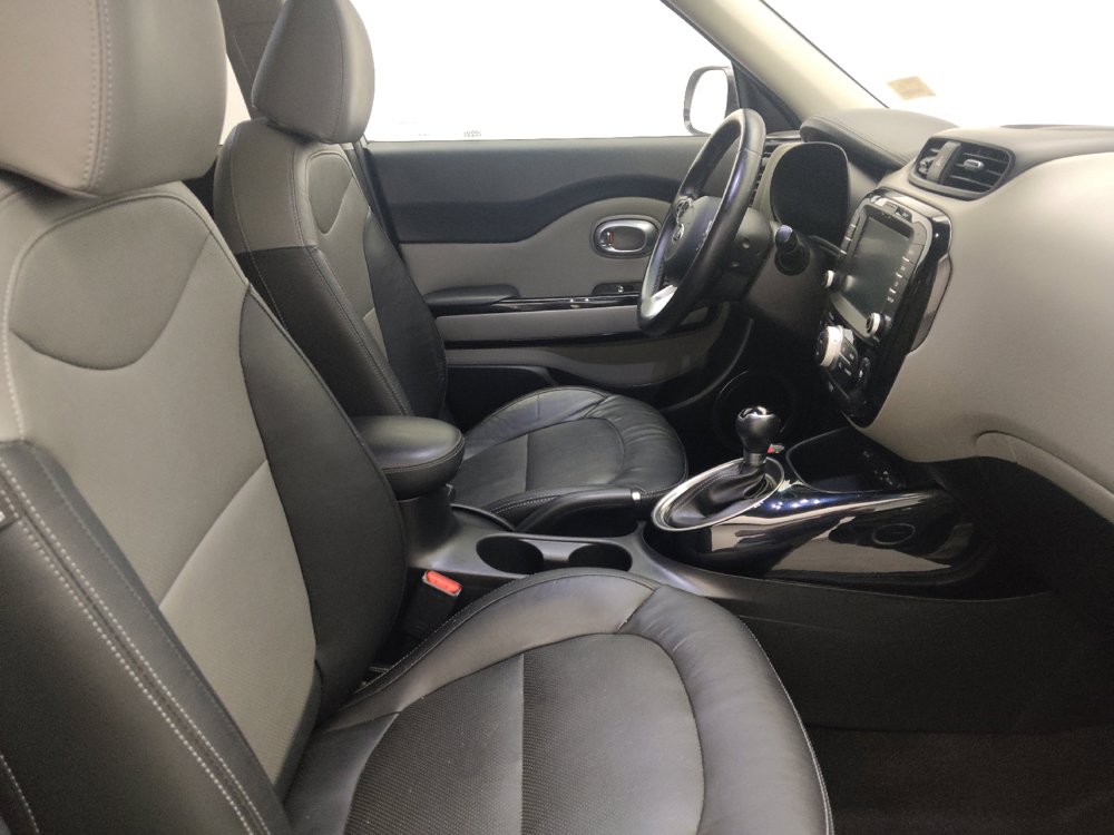 Used 2018 Kia Soul + w/ Primo Package FWD image 21