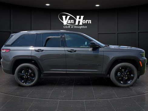 New 2025 Jeep Grand Cherokee Altitude image 2