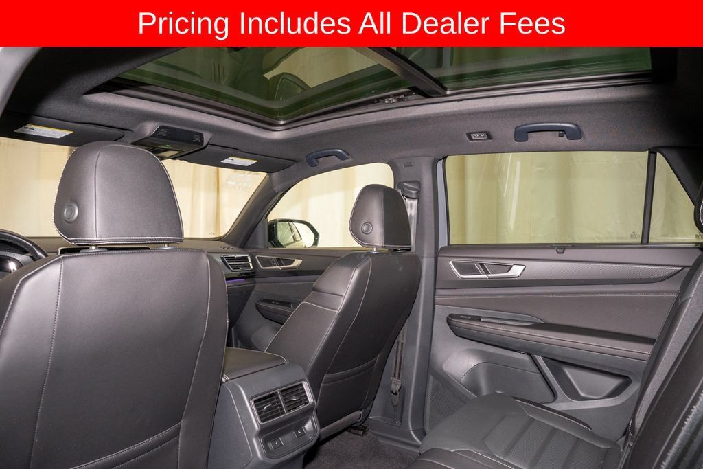 Used 2025 Volkswagen Atlas Cross Sport SEL R-Line AWD/4WD image 11