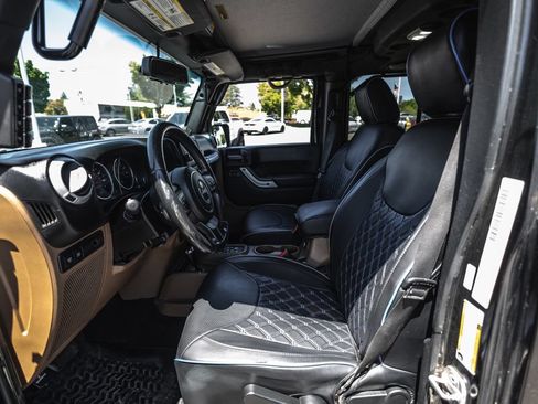 Used 2014 Jeep Wrangler Unlimited Rubicon w/ Max Tow Package AWD/4WD image 25