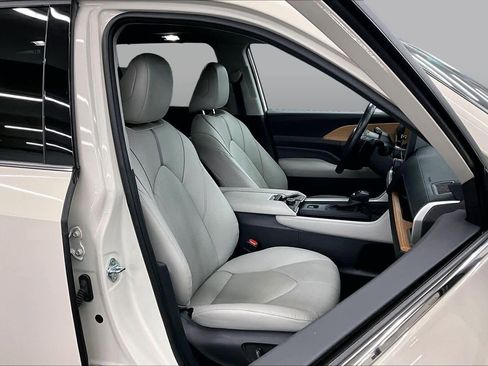 Used 2024 Toyota Grand Highlander AWD image 8