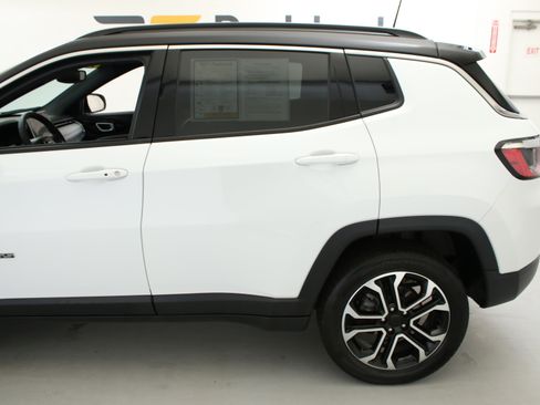 Used 2023 Jeep Compass Limited w/ Sun and Sound Group AWD/4WD image 5